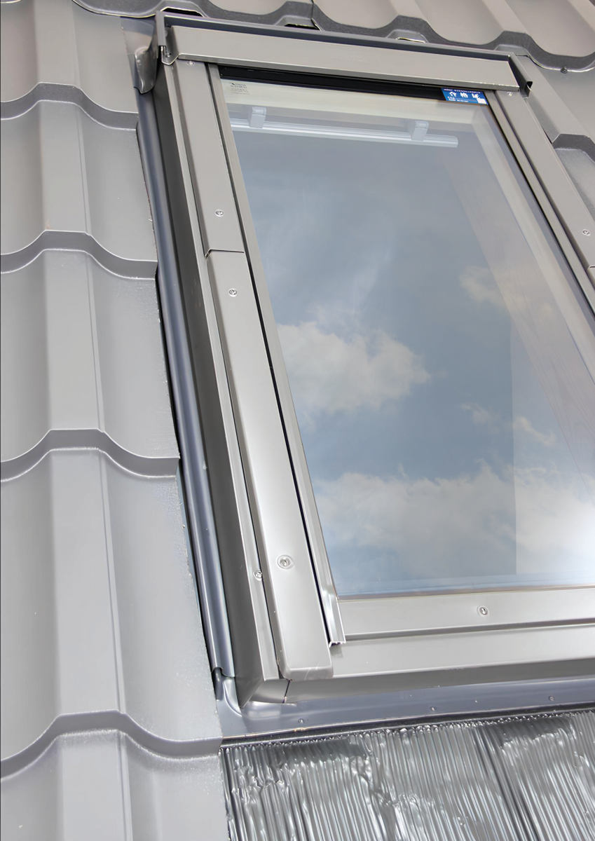 Оклад для профилированных кровельных покрытий FAKRO EZV-RU 114х140